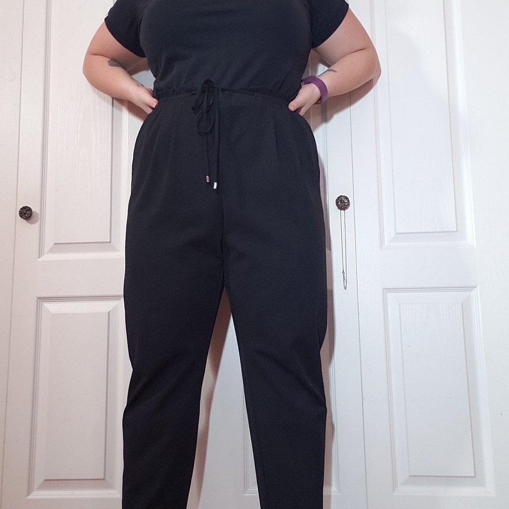 Straight leg pants with lettuce hem waist